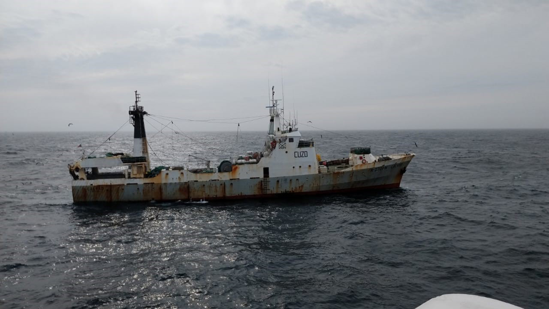 Capturaron un buque pesquero portugués pescando ilegalmente en aguas argentinas