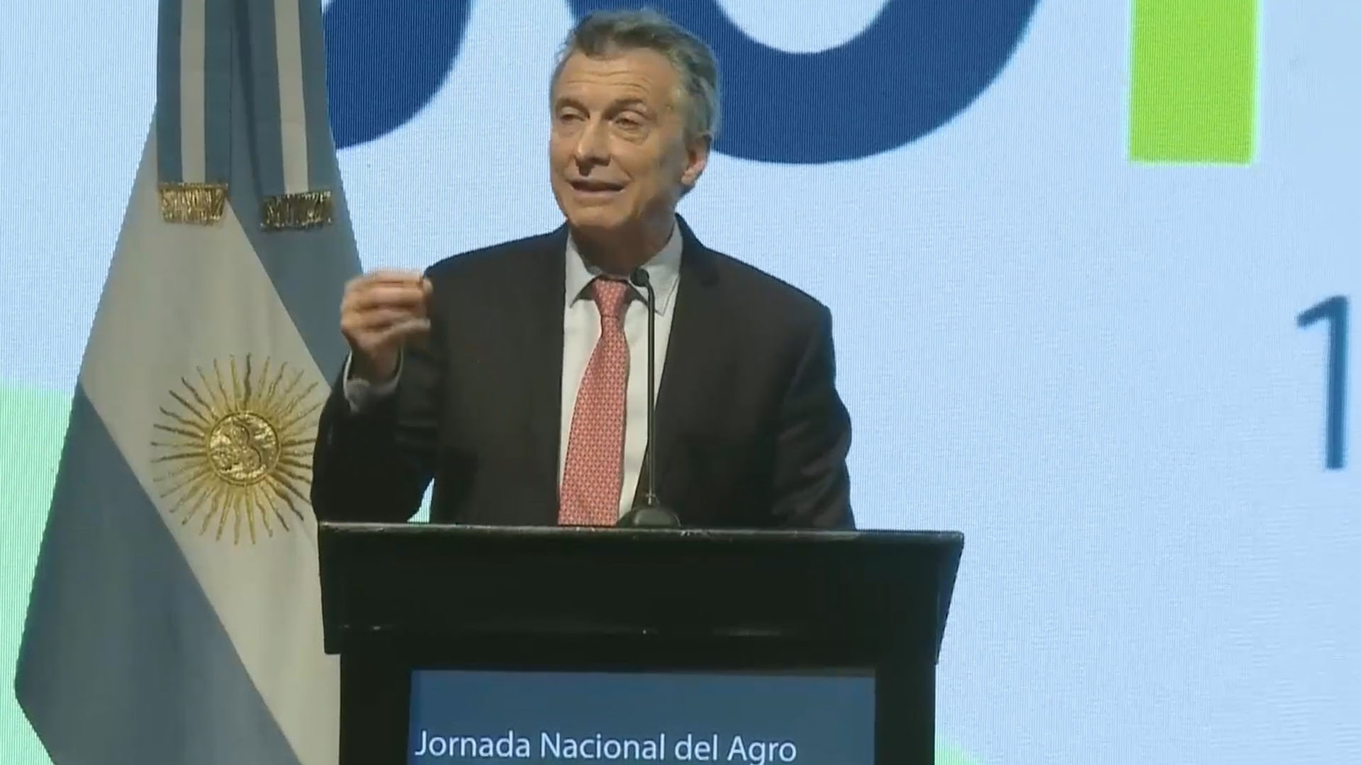 Mauricio Macri les prometió a los productores rurales que las retenciones serán temporales Mauricio Macri les prometió a los productores rurales que las retenciones serán temporales